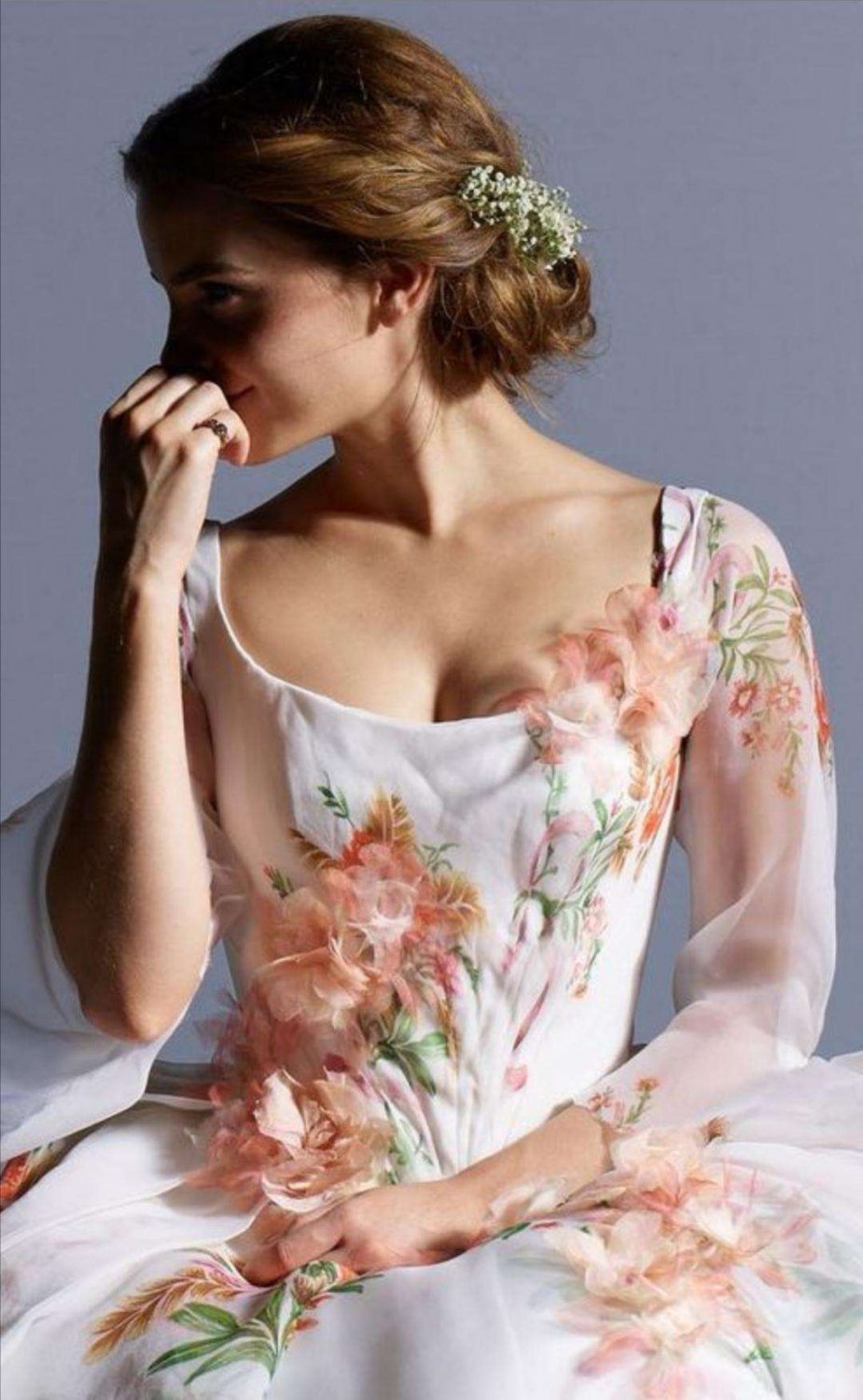 E64sudUX Emma Watson 26.jpg